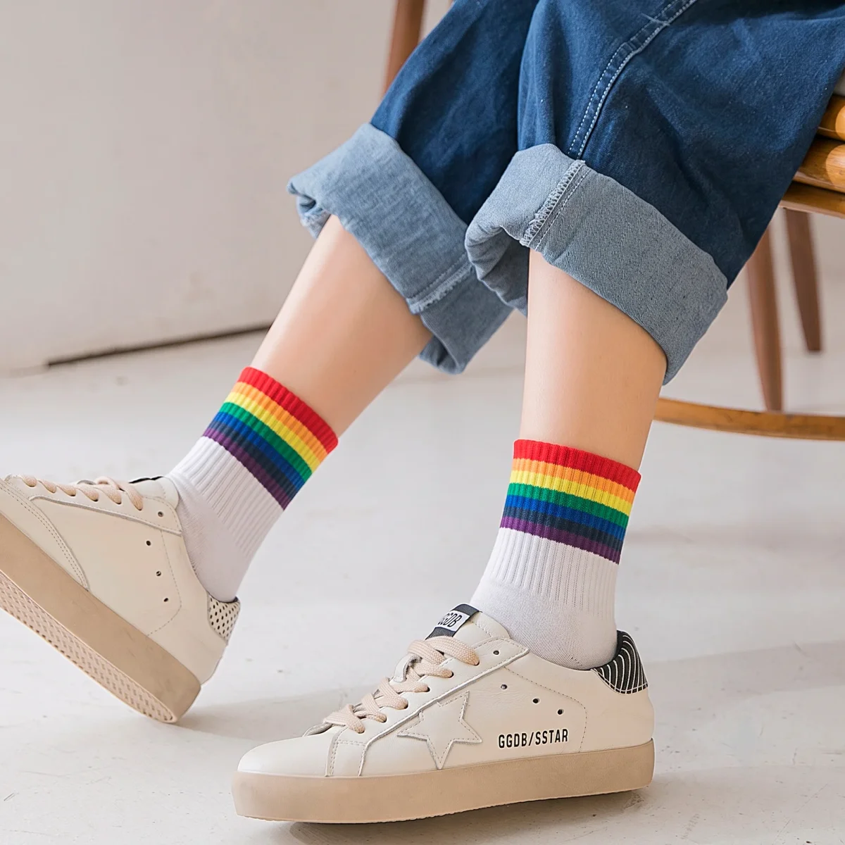 Calcetines Blancos Lineas Gruesas de Colores Arcoiris